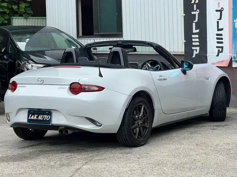 Mazda MX-5 (Roadster)