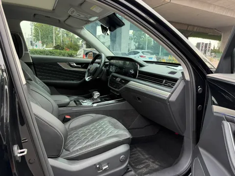 Hongqi HS5