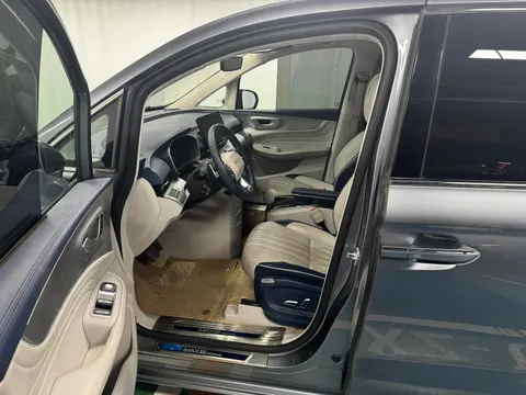 Roewe iMAX8