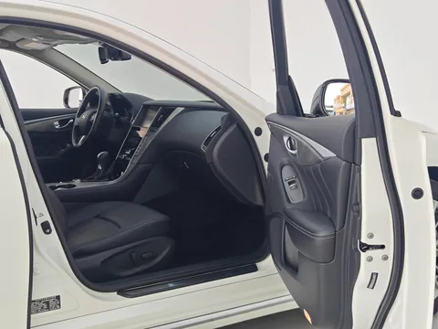 Infiniti Q50L