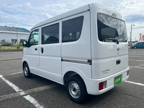 Nissan Clipper Van