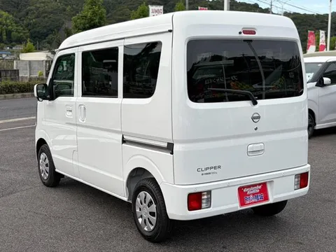 Nissan Clipper Van