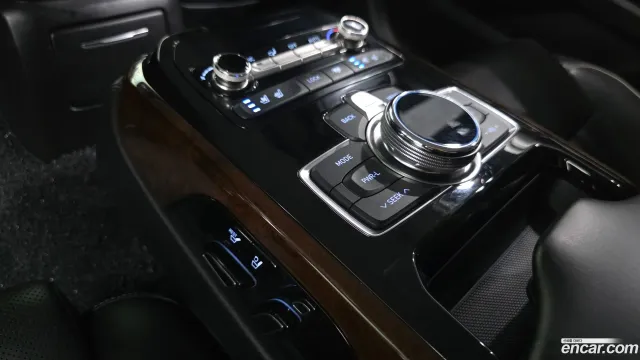 Genesis G90 (EQ900)