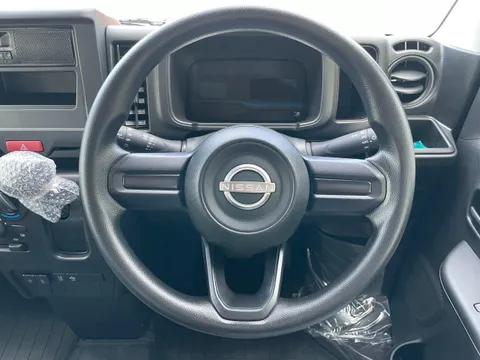 Nissan Clipper Van