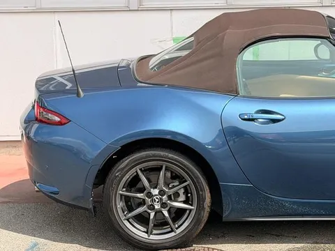 Mazda MX-5 (Roadster)