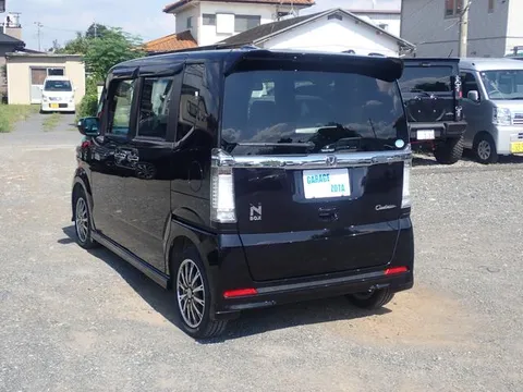 Honda N-BOX Custom