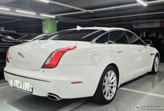 Jaguar XJ