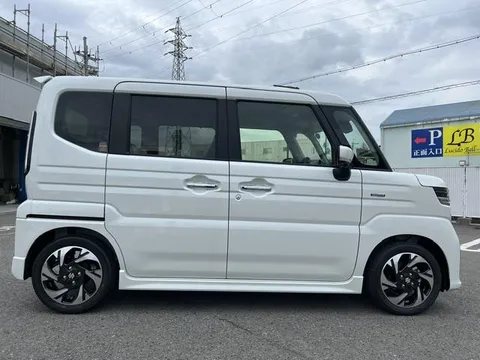 Suzuki Spacia Custom