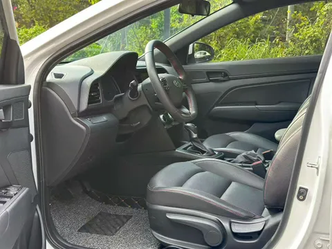 Hyundai Elantra (Avante)