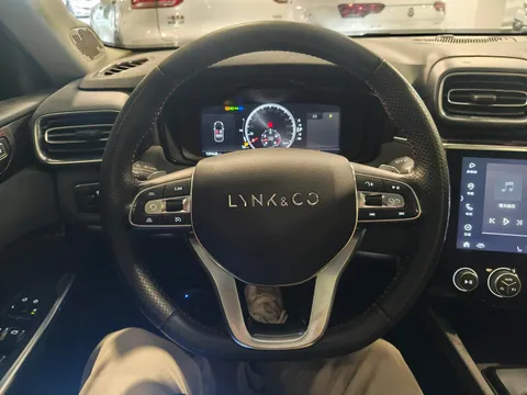 Lynk & Co Lynk & Co 02