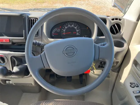 Nissan Clipper Van