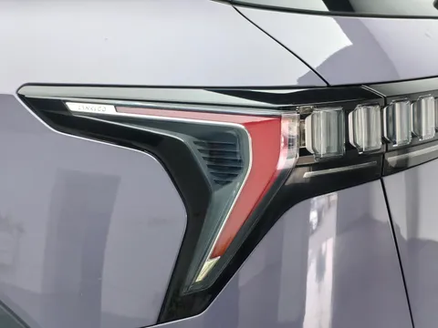 Lynk & Co 06