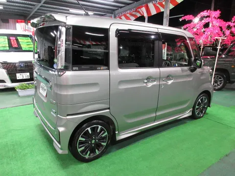 Suzuki Spacia