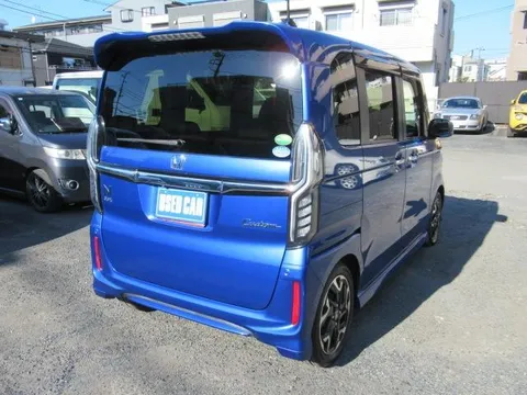 Honda N-BOX Custom