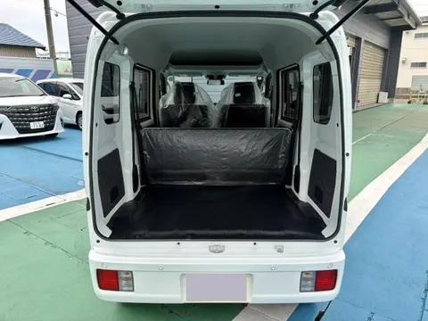 Nissan Clipper Van