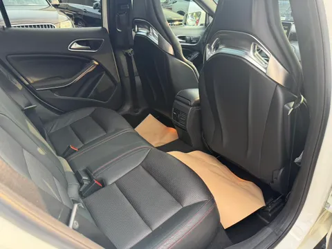 Mercedes-Benz Mercedes-Benz GLA