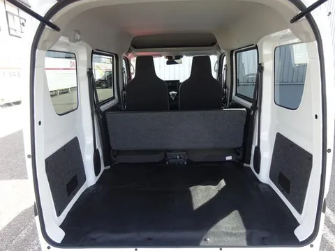 Nissan Clipper Van