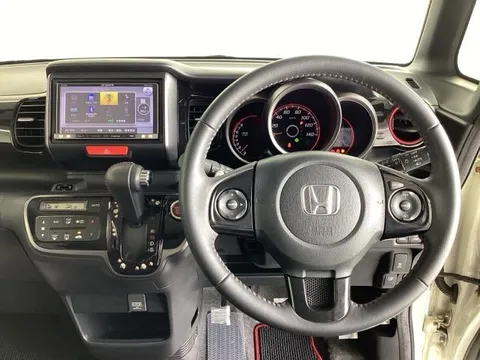 Honda N-BOX Custom