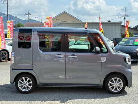 Toyota Pixis Mega