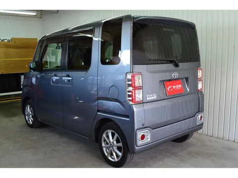 Toyota Pixis Mega