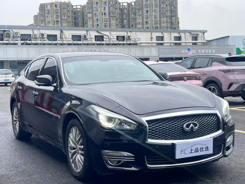 Infiniti Q70