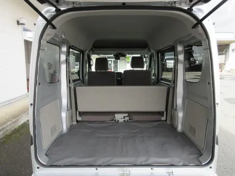 Nissan Clipper Van