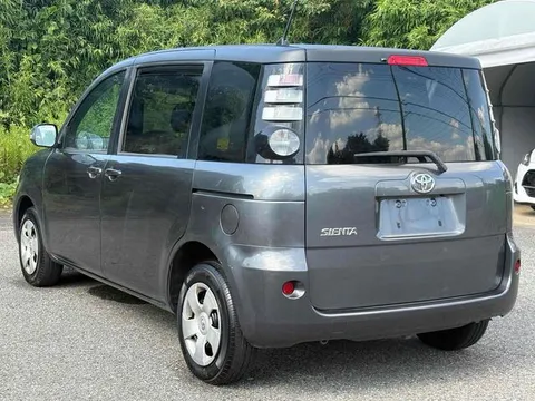 Toyota Sienta