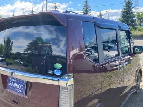 Honda N-BOX Custom