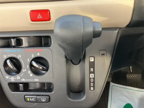 Daihatsu Mira Tocot