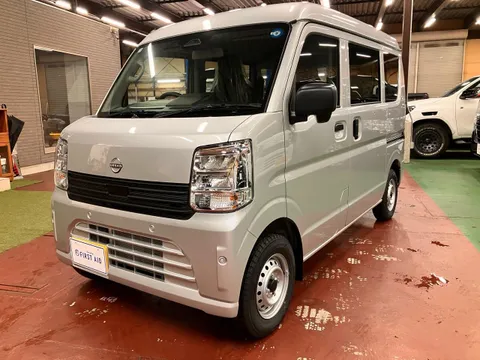 Nissan Clipper Van