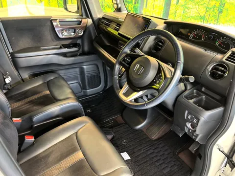 Honda N-BOX Custom
