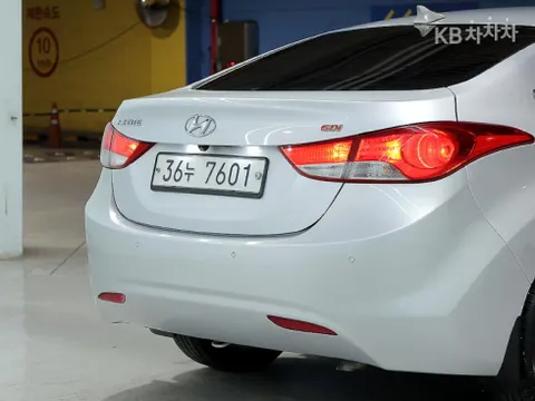 Hyundai Elantra (Avante)