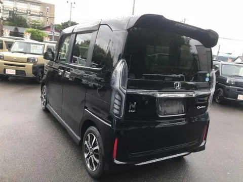 Honda N-BOX Custom