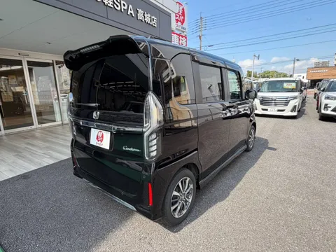 Honda N-BOX Custom
