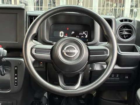 Nissan Clipper Van