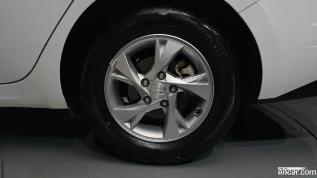Hyundai Elantra (Avante)