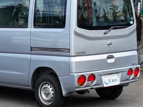 Nissan Clipper Van