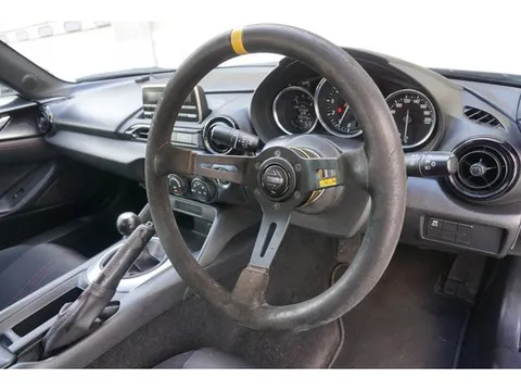 Mazda MX-5 (Roadster)