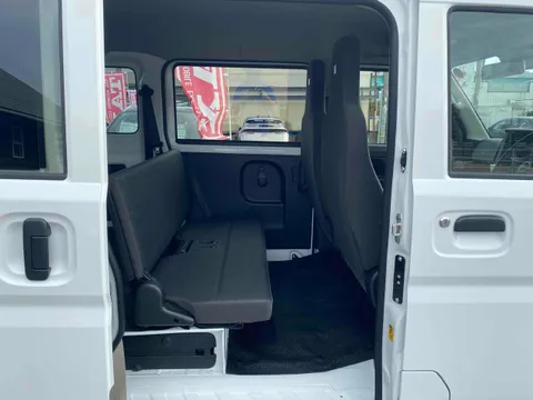 Nissan Clipper Van