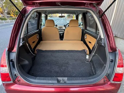 Daihatsu Mira Gino