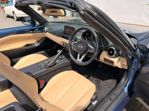 Mazda MX-5 (Roadster)
