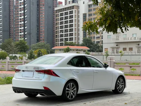 Lexus IS