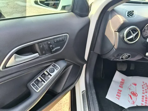 Mercedes-Benz Mercedes-Benz GLA