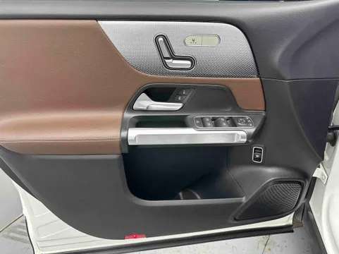 Mercedes-Benz Mercedes-Benz GLB