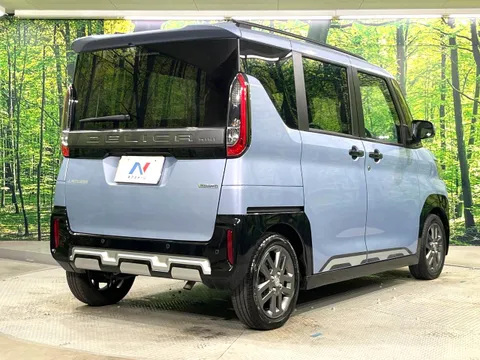 Mitsubishi Delica Mini