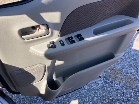 Nissan Clipper Van