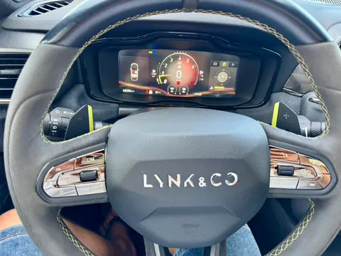 Lynk & Co 03