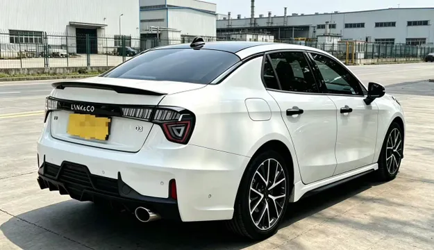 Lynk & Co 03