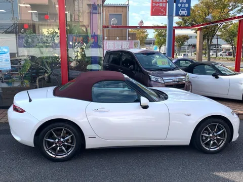 Mazda MX-5 (Roadster)