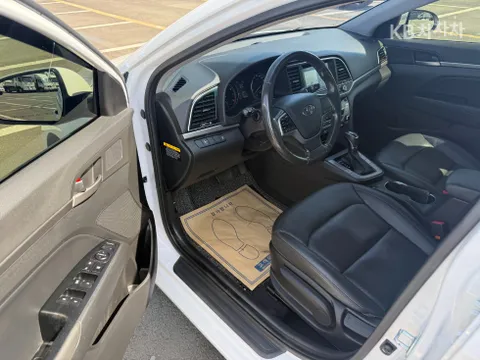 Hyundai Elantra (Avante)